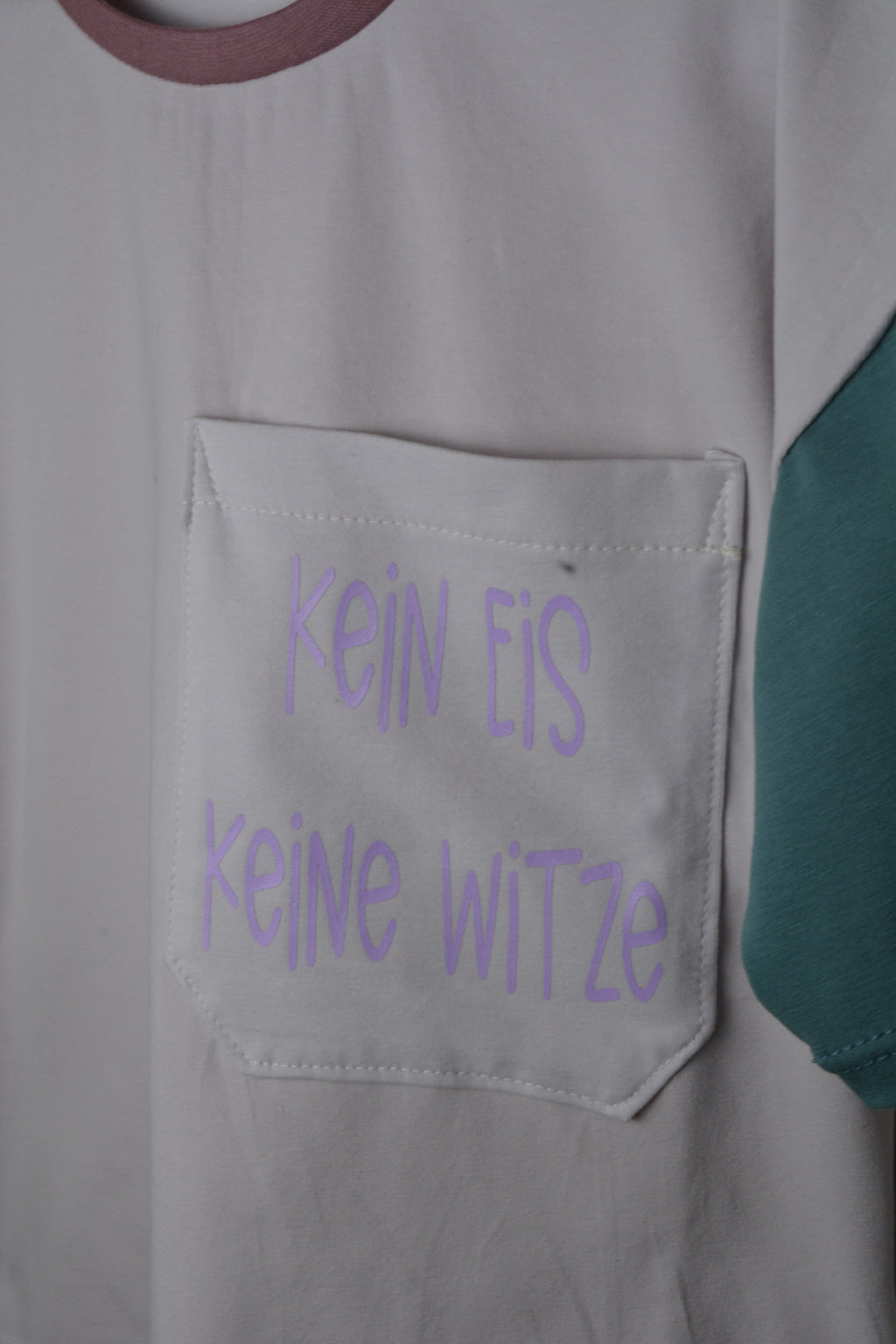KEIN EIS. KEINE WITZE. Oversized Shirt Flieder