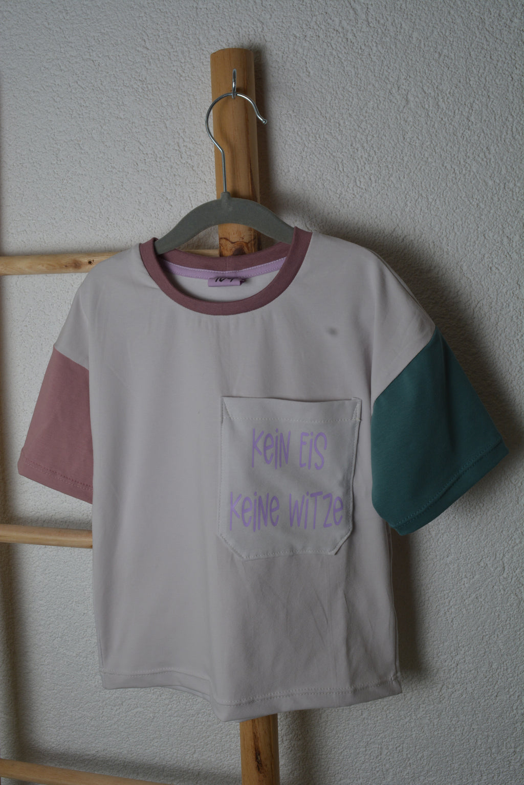 KEIN EIS. KEINE WITZE. Oversized Shirt Flieder
