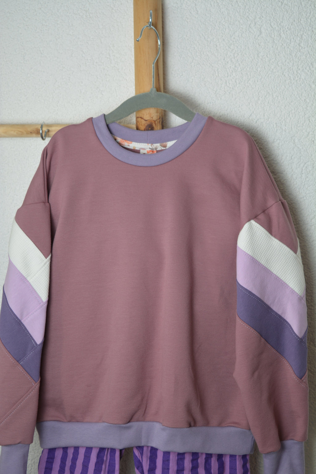 LILAC LINES Sweater