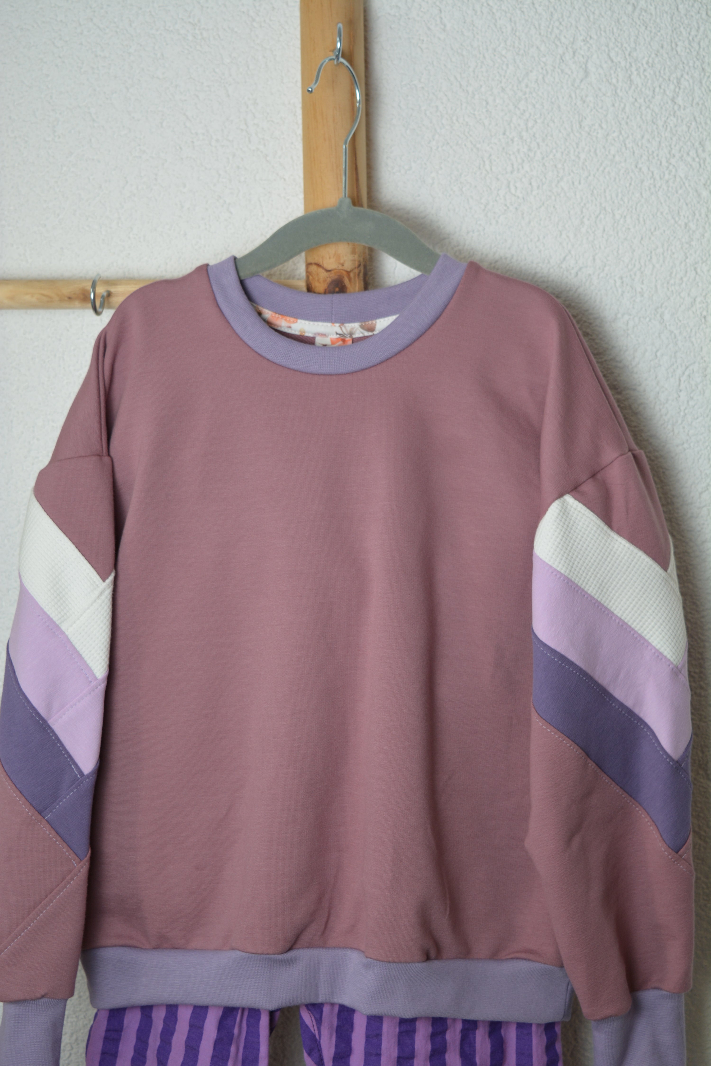 LILAC LINES Sweater
