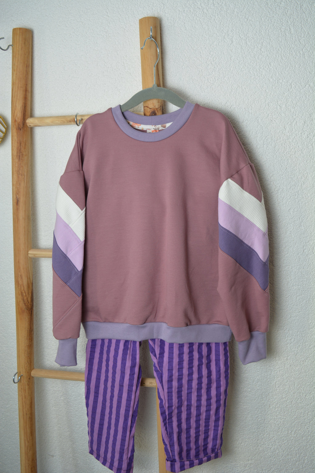 LILAC LINES Sweater